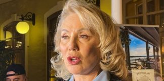 Nakon 40 godina rada Lepa Brena se penzionisala: O visini njene penzije svi govore!!! Evo koja je cifra u pitanju!!! Nakon 40 godina rada Lepa Brena se penzionisala: O visini njene penzije svi govore!!! Evo koja je cifra u pitanju!!! - featured image