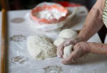 Kako da tijesto ostane meko i svježe nekoliko dana: U brašno dodajte 2 zaboravljena sastojka Kako da tijesto ostane meko i svježe nekoliko dana: U brašno dodajte 2 zaboravljena sastojka - featured image