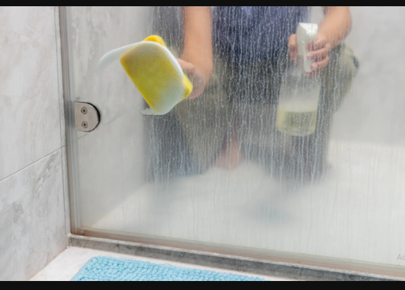 Rastvorite u toploj vodi i poprskajte staklo, slavinu i kadu: TUŠ POSTAĆE KAO NOV! - featured image Rastvorite u toploj vodi i poprskajte staklo, slavinu i kadu: TUŠ POSTAĆE KAO NOV! - featured image