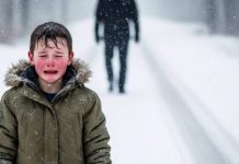 Ona je tukla dečaka bez milosti, sigurna da je niko nikada neće pozvati na odgovornost. Ali tama ima način da otkrije tajne… i te noći, njena je došla na vrata… Ona je tukla dečaka bez milosti, sigurna da je niko nikada neće pozvati na odgovornost. Ali tama ima način da otkrije tajne… i te noći, njena je došla na vrata… - featured image