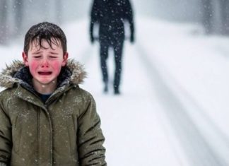 Ona je tukla dečaka bez milosti, sigurna da je niko nikada neće pozvati na odgovornost. Ali tama ima način da otkrije tajne… i te noći, njena je došla na vrata… Ona je tukla dečaka bez milosti, sigurna da je niko nikada neće pozvati na odgovornost. Ali tama ima način da otkrije tajne… i te noći, njena je došla na vrata… - featured image