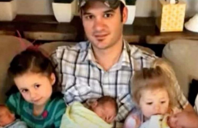 SUPRUGA 0VOG ČOVJEKA JE RODILA TROJKE I ODMAH UMRLA: Kad je otvorio NJENU TORBU, vidio je OVU JEZIVU STVAR - featured image SUPRUGA 0VOG ČOVJEKA JE RODILA TROJKE I ODMAH UMRLA: Kad je otvorio NJENU TORBU, vidio je OVU JEZIVU STVAR - featured image