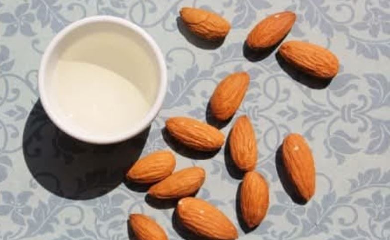 Večeras potopite 4 badema i ostavite: Ujutru ih pojedite i riješite problem koji muči mnoge - featured image Večeras potopite 4 badema i ostavite: Ujutru ih pojedite i riješite problem koji muči mnoge - featured image