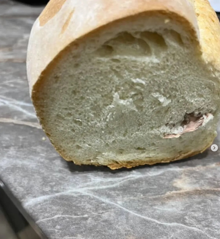 Da li je ovo nešto najgroznije što je ikada pronađeno u hrani? Pogledajte šta su Šapčani pronašli u hlebu - featured image Da li je ovo nešto najgroznije što je ikada pronađeno u hrani? Pogledajte šta su Šapčani pronašli u hlebu - featured image