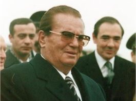 Šala je koštala papreno: Ovako je glasio vic o Titu zbog kojeg je 22-godišnja novinarka završila na Golom otoku Šala je koštala papreno: Ovako je glasio vic o Titu zbog kojeg je 22-godišnja novinarka završila na Golom otoku - featured image