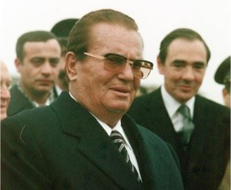 Šala je koštala papreno: Ovako je glasio vic o Titu zbog kojeg je 22-godišnja novinarka završila na Golom otoku - featured image Šala je koštala papreno: Ovako je glasio vic o Titu zbog kojeg je 22-godišnja novinarka završila na Golom otoku - featured image