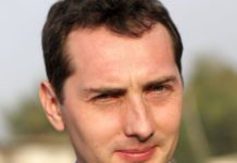 Ovaj Bosanac zbog svog imena hit na Balkanu: Pop nije hteo da mu krsti decu kad je čuo kako se zove, policija mu prašta prekršaje, tek da vidite imena braće Ovaj Bosanac zbog svog imena hit na Balkanu: Pop nije hteo da mu krsti decu kad je čuo kako se zove, policija mu prašta prekršaje, tek da vidite imena braće - featured image