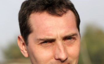 Ovaj Bosanac zbog svog imena hit na Balkanu: Pop nije hteo da mu krsti decu kad je čuo kako se zove, policija mu prašta prekršaje, tek da vidite imena braće Ovaj Bosanac zbog svog imena hit na Balkanu: Pop nije hteo da mu krsti decu kad je čuo kako se zove, policija mu prašta prekršaje, tek da vidite imena braće - featured image