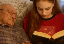 Devojčica je glasno čitala slepom dedi — i pronašla pismo sakriveno 60 godina. Devojčica je glasno čitala slepom dedi — i pronašla pismo sakriveno 60 godina. - featured image
