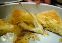 Kupio burek u pekari, pa pretrnuo kad je uzeo zalogaj: Svašta su ljudi nalazili u hrani, ali ovo NIKAD