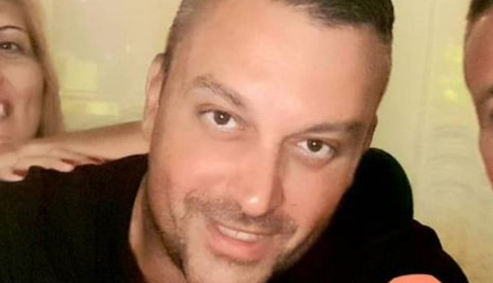 Poznati srpski voditelj već dve godine bori se sa leukemijom! Prvi simptom bio je potpuno neočekivan, niko nije ni slutio o čemu se radi - featured image Poznati srpski voditelj već dve godine bori se sa leukemijom! Prvi simptom bio je potpuno neočekivan, niko nije ni slutio o čemu se radi - featured image