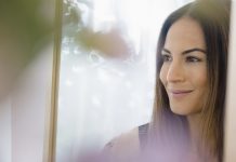 Kako izgledati 10 godina mlađe: 10 savršenih trikova Kako izgledati 10 godina mlađe: 10 savršenih trikova - featured image