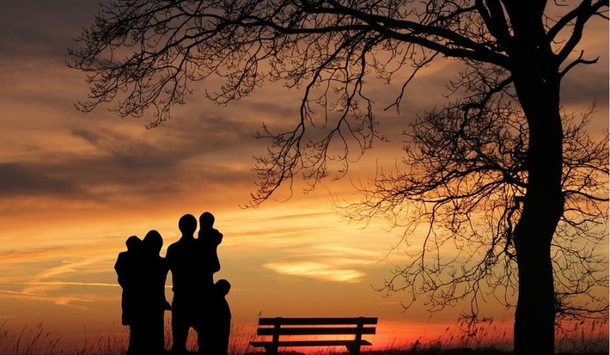 Na samrti mi je majka rekla jezivu tajnu dugu 70 godina: Kad sam otišla kasnije na groblje, utrnula sam od šok prizora - featured image Na samrti mi je majka rekla jezivu tajnu dugu 70 godina: Kad sam otišla kasnije na groblje, utrnula sam od šok prizora - featured image