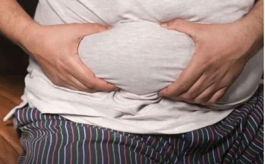 Da li i vi ovo radite čim ustanete? Najveća greška zbog koje se salo lijepi za stomak - featured image Da li i vi ovo radite čim ustanete? Najveća greška zbog koje se salo lijepi za stomak - featured image