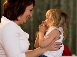 Dijete koje nije imalo dovoljno majčinske ljubavi u životu razvija 10 loših osobina, a jedna je najgora Dijete koje nije imalo dovoljno majčinske ljubavi u životu razvija 10 loših osobina, a jedna je najgora - featured image