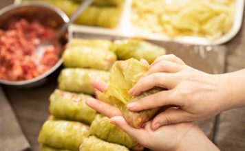 Samo ovako se pravi zaprška za sarmu: Kuhar otkrio caku zbog koje miriše kao kod bake Samo ovako se pravi zaprška za sarmu: Kuhar otkrio caku zbog koje miriše kao kod bake - featured image