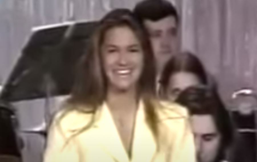 Naša pevačica udavala se 3 puta, a samo je moćnom biznismenu posvetila pesmu: Njegova smrt je potresla, a pričalo se da je ljubila i čuvenog Albanca - featured image Naša pevačica udavala se 3 puta, a samo je moćnom biznismenu posvetila pesmu: Njegova smrt je potresla, a pričalo se da je ljubila i čuvenog Albanca - featured image