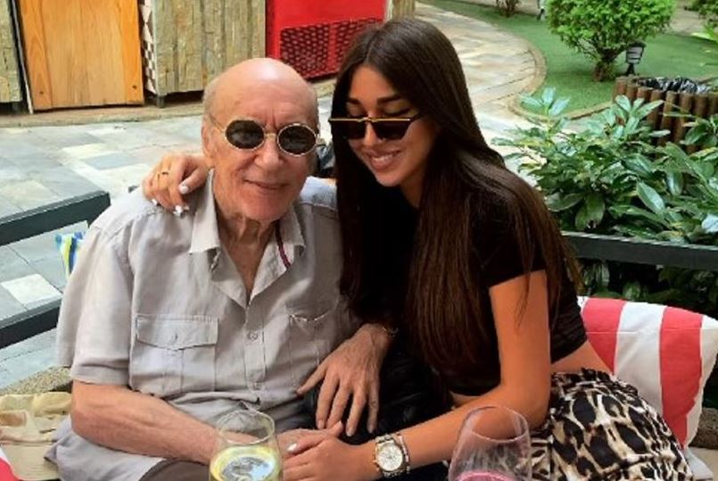 Rođenu decu ostavio bez nasledstva: Naš pevač je kuću i dva stana ostavio ženi koju je pred smrt oženio i njenim naslednicima - featured image Rođenu decu ostavio bez nasledstva: Naš pevač je kuću i dva stana ostavio ženi koju je pred smrt oženio i njenim naslednicima - featured image