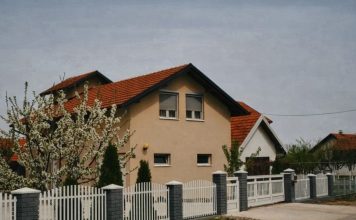 Čovek nije znao da 7 godina ne živi sam u kući: Slučajno našao tajna vrata, a onda… Čovek nije znao da 7 godina ne živi sam u kući: Slučajno našao tajna vrata, a onda… - featured image