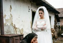 Ćerka zabranila majci da dođe na svadbu, a onda je mladoženja video ovo Ćerka zabranila majci da dođe na svadbu, a onda je mladoženja video ovo - featured image