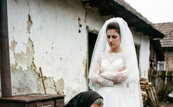 Ćerka zabranila majci da dođe na svadbu, a onda je mladoženja video ovo Ćerka zabranila majci da dođe na svadbu, a onda je mladoženja video ovo - featured image