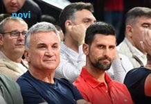 “Što kaže moj ćale…”: Đoković otkrio kome je bila upućena poruka na kameri “Što kaže moj ćale…”: Đoković otkrio kome je bila upućena poruka na kameri - featured image