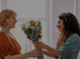 Ako u goste nikada ne idete praznih ruku, psihologija o vama kaže OVO Ako u goste nikada ne idete praznih ruku, psihologija o vama kaže OVO - featured image