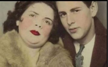 VIDITE LI JEZIV DETALJ NA OVOJ SLICI: Ubio je, pa se slikao s njom za proslavu nove godine? UŽAS SE TEK SAD SAZNAO VIDITE LI JEZIV DETALJ NA OVOJ SLICI: Ubio je, pa se slikao s njom za proslavu nove godine? UŽAS SE TEK SAD SAZNAO - featured image