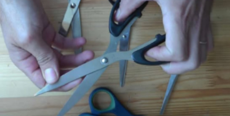 KROJAČKI trik za naoštravanje bilo koje makaze za nekoliko sekundi: Čak i one najtuplje sijeku kao nove - featured image KROJAČKI trik za naoštravanje bilo koje makaze za nekoliko sekundi: Čak i one najtuplje sijeku kao nove - featured image