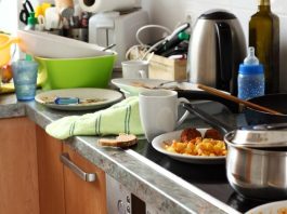 Šta prljavo kupatilo i neuredna kuhinja govore o vama? Nered u kući otkriva 8 skrivenih psiholoških problema Šta prljavo kupatilo i neuredna kuhinja govore o vama? Nered u kući otkriva 8 skrivenih psiholoških problema - featured image