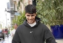 Karlos Alkaraz zarađuje milione, a živi u malom stanu sa roditeljima: Mušema na stolu i baštenske stolice u dnevnom boravku privlače pažnju, a evo gde spava Karlos Alkaraz zarađuje milione, a živi u malom stanu sa roditeljima: Mušema na stolu i baštenske stolice u dnevnom boravku privlače pažnju, a evo gde spava - featured image