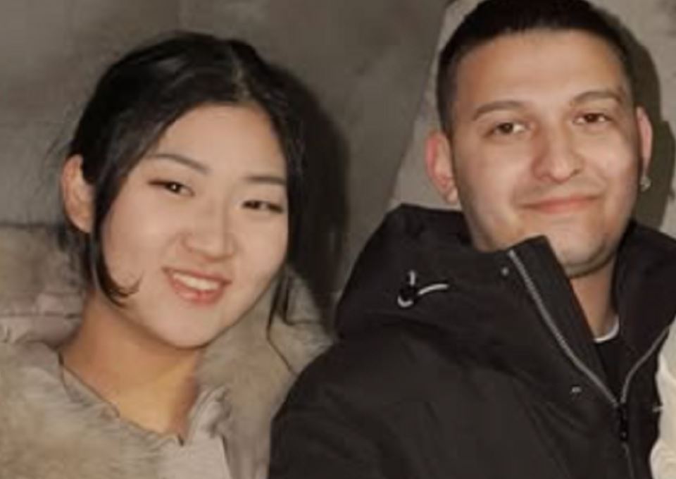 Kineskinja se udala za Dejana, a celo selo šokirala što nije ispoštovala naš stari običaj: Kad je rodila dete, usledio obrt sa svekrom i svekrvom - featured image Kineskinja se udala za Dejana, a celo selo šokirala što nije ispoštovala naš stari običaj: Kad je rodila dete, usledio obrt sa svekrom i svekrvom - featured image