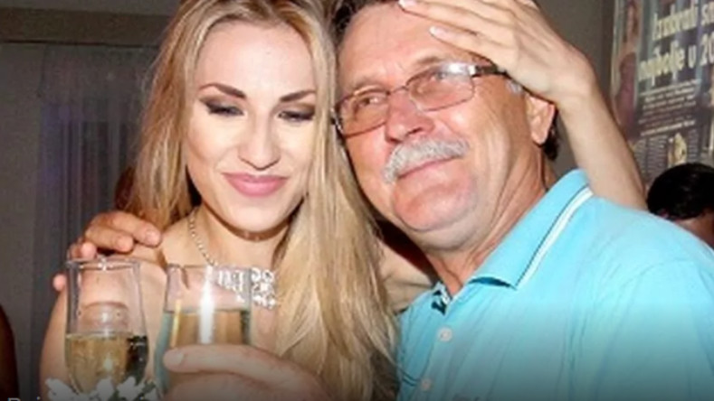 VELlKA RAD0ST U KUĆl Rade Manojlović: Otac Rade ne može da sakrije sreću – oduvijek sam želio da ima svoju djecu, a ona nosi trojke - featured image VELlKA RAD0ST U KUĆl Rade Manojlović: Otac Rade ne može da sakrije sreću – oduvijek sam želio da ima svoju djecu, a ona nosi trojke - featured image