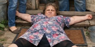 Svekrva je legla na prostirku pred vratima, samo da njen sin napusti mene i ostane s njom: napravila je histeriju, plakala, prijetila, ali jedan moj postupak je završio ovu predstavu 😢😨 Svekrva je legla na prostirku pred vratima, samo da njen sin napusti mene i ostane s njom: napravila je histeriju, plakala, prijetila, ali jedan moj postupak je završio ovu predstavu 😢😨 - featured image