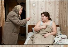 Svekrva je upala u stan dok sam spavala nakon noćne smene: “Gde su pare?! Sin je rekao da si dobila puno para! Zašto mi nisi rekla?” Tada se ponovo otvorila vrata, i svekrva je ZAVRIŠTALA od užasa… 😲😲😲 Svekrva je upala u stan dok sam spavala nakon noćne smene: “Gde su pare?! Sin je rekao da si dobila puno para! Zašto mi nisi rekla?” Tada se ponovo otvorila vrata, i svekrva je ZAVRIŠTALA od užasa… 😲😲😲 - featured image