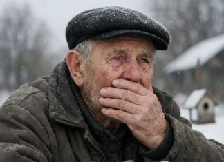 Starac je zamolio sina i snahu da ga smjeste u dom za starije osobe. Međutim, kad je vidio kamo su ga odvezli, skoro se ugušio…😲😲😲 Starac je zamolio sina i snahu da ga smjeste u dom za starije osobe. Međutim, kad je vidio kamo su ga odvezli, skoro se ugušio…😲😲😲 - featured image