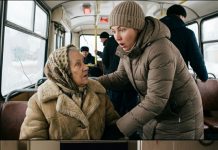 „’Muž će otići na službeni put, a ti nemoj prati podove!’ — savjetovala je Evi vračara kojoj je platila troškove putovanja. Sjećajući se tih riječi kod kuće, Eva je iz radoznalosti uzela mop i nakon minut… OSTATALA ZALEĐENA! 😲😲😲“ „’Muž će otići na službeni put, a ti nemoj prati podove!’ — savjetovala je Evi vračara kojoj je platila troškove putovanja. Sjećajući se tih riječi kod kuće, Eva je iz radoznalosti uzela mop i nakon minut… OSTATALA ZALEĐENA! 😲😲😲“ - featured image