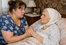 Zagonetka stare vikendice: šta je slijepa baka skrivala iza ogledala? Zagonetka stare vikendice: šta je slijepa baka skrivala iza ogledala? - featured image