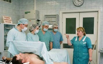 Važna sitnica: šta je čistačica primetila u sobi milionera, a šta nisu videli lekari. Važna sitnica: šta je čistačica primetila u sobi milionera, a šta nisu videli lekari. - featured image