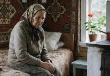 Djeca su ostavila majku samu u selu, a nisu joj ni došla na sahranu: Nakon njene smrti, kada je notar otvorio oporuku, svi su ostali šokirani odlukom koju je starica donijela 😲😨 Djeca su ostavila majku samu u selu, a nisu joj ni došla na sahranu: Nakon njene smrti, kada je notar otvorio oporuku, svi su ostali šokirani odlukom koju je starica donijela 😲😨 - featured image