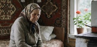 Djeca su ostavila majku samu u selu, a nisu joj ni došla na sahranu: Nakon njene smrti, kada je notar otvorio oporuku, svi su ostali šokirani odlukom koju je starica donijela 😲😨 Djeca su ostavila majku samu u selu, a nisu joj ni došla na sahranu: Nakon njene smrti, kada je notar otvorio oporuku, svi su ostali šokirani odlukom koju je starica donijela 😲😨 - featured image