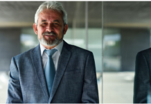 Radio je na građevini ceo život, bez slave i priznanja, samo sa jednim ciljem: da ja jednog dana nosim titulu doktora