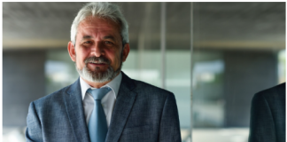 Radio je na građevini ceo život, bez slave i priznanja, samo sa jednim ciljem: da ja jednog dana nosim titulu doktora