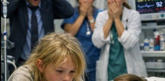 Sedamnaest liječnika odustalo je od sina milijunaša, ali kći čistačice primijetila je nešto što nitko drugi nije: „On nije bolestan… nešto živi u njemu.“ Sedamnaest liječnika odustalo je od sina milijunaša, ali kći čistačice primijetila je nešto što nitko drugi nije: „On nije bolestan… nešto živi u njemu.“ - featured image