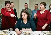 Šta, GUBITNIČE, bio si bolji od svih u razredu a gdje si sad? – smijali se drugari nakon 30 godina na godišnjici mature…. I za minut svi su ostali u šoku……………….. 🎓 Šta, GUBITNIČE, bio si bolji od svih u razredu a gdje si sad? – smijali se drugari nakon 30 godina na godišnjici mature…. I za minut svi su ostali u šoku……………….. 🎓 - featured image