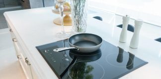 ŽENA PODIJELILA TRIK I ODUŠEVILA SVE: Evo kako se čisti keramička ploča, zaboravite na kupovna sredstva – OVAKO ĆE BITI BLISTAVA I BEZ MRLJE (RECEPT) ŽENA PODIJELILA TRIK I ODUŠEVILA SVE: Evo kako se čisti keramička ploča, zaboravite na kupovna sredstva – OVAKO ĆE BITI BLISTAVA I BEZ MRLJE (RECEPT) - featured image