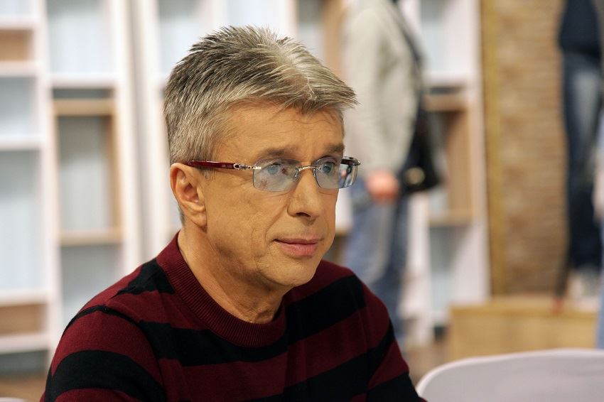 “Mama, Sale više ne diše”: Evo kako je zaista umro Saša Popović, njegova supruga otkrila zašto ga je baba Vanga slagala za godinu smrti - featured image “Mama, Sale više ne diše”: Evo kako je zaista umro Saša Popović, njegova supruga otkrila zašto ga je baba Vanga slagala za godinu smrti - featured image