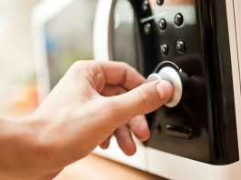 Nikada ne podgrijavajte ove 3 namirnice: Otrov su za jetru, a mnogi ih redovno čuvaju za sutradan Nikada ne podgrijavajte ove 3 namirnice: Otrov su za jetru, a mnogi ih redovno čuvaju za sutradan - featured image