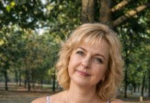 Nakon što se moj novi muškarac doselio k nama, moj 15-godišnji sin postao je povučen, čak je prestao sjediti s nama za stolom, a jednog je dana neočekivano rekao: „Mama, bojim ga se. Ne mogu živjeti s njim u istoj kući, jer on…“ Nakon što se moj novi muškarac doselio k nama, moj 15-godišnji sin postao je povučen, čak je prestao sjediti s nama za stolom, a jednog je dana neočekivano rekao: „Mama, bojim ga se. Ne mogu živjeti s njim u istoj kući, jer on…“ - featured image