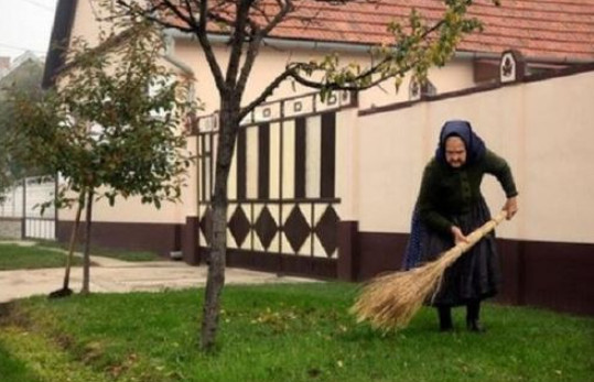 Evo kada na groblje ni slučajno ne smijete ići? Kažu da je ovo grijeh i uzrok nesreće - featured image Evo kada na groblje ni slučajno ne smijete ići? Kažu da je ovo grijeh i uzrok nesreće - featured image